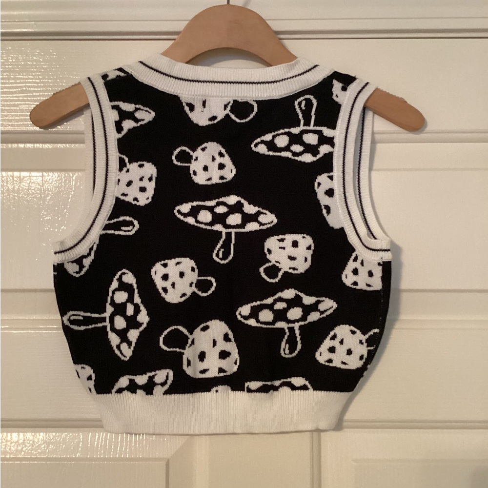 SHEIN Mushroom Sweater Vest -cropped black and white - Picture 4 of 7